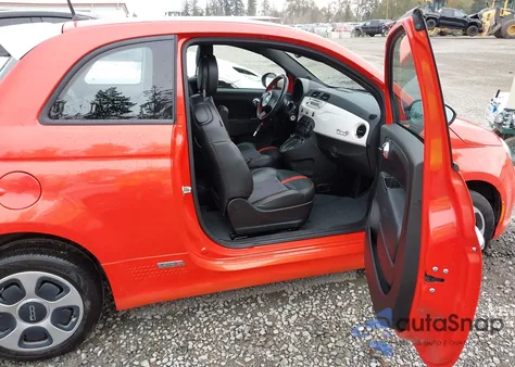 2015 Fiat 500E Battery Electric z USA, uszkodzony, nr VIN 3C3CFFGE1FT549836